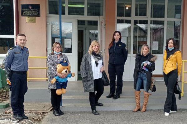 Posjet školi i dječjem vrtiću u Hrvatskoj Kostajnici